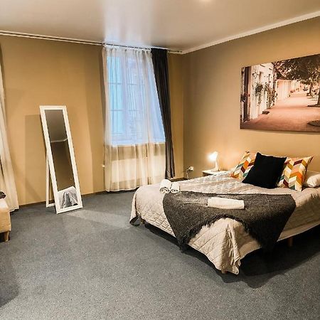 Viesnica Kandava Exteriör bild