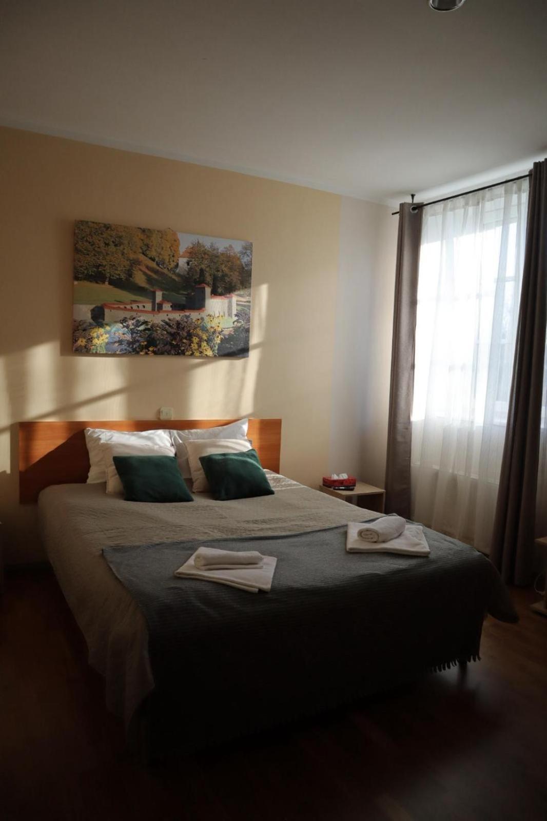 Viesnica Kandava Exteriör bild